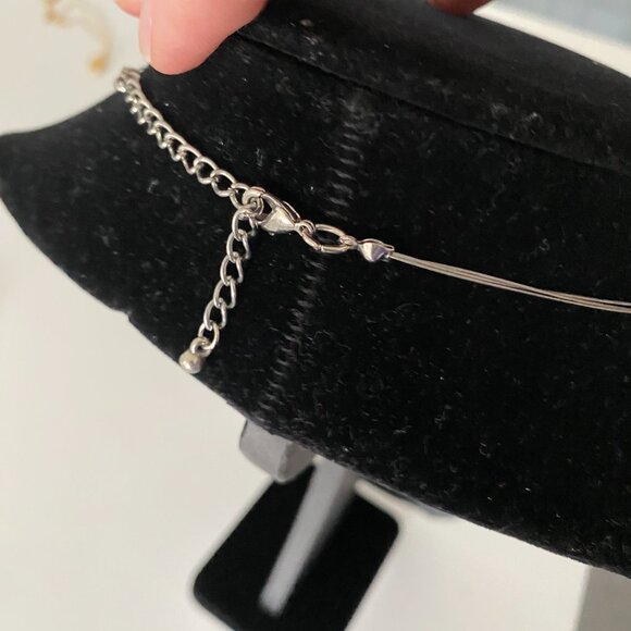 Green Medallion 19" Necklace with Matching Bracelet and Earrings - Picture 3 of 3